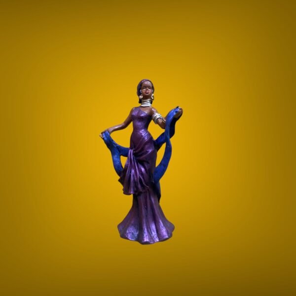 Statue of a very beautiful African woman in an eye-catching dress - Image 4