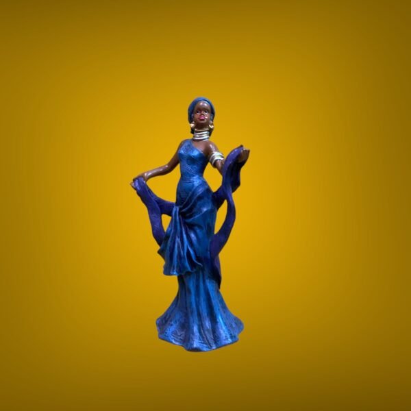 Statue of a very beautiful African woman in an eye-catching dress - Image 7
