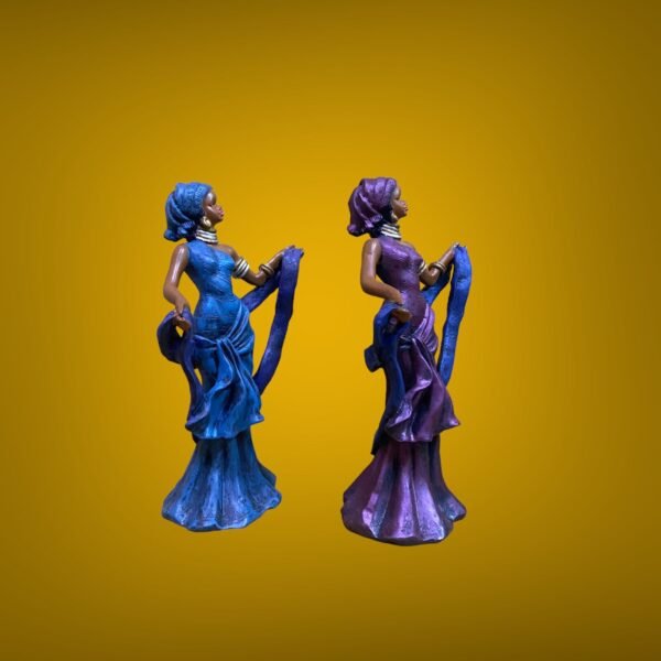 Statue of a very beautiful African woman in an eye-catching dress - Image 8