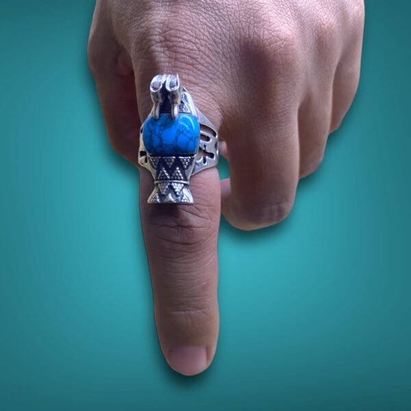 A very beautiful set of 925 silver, consisting of a ring and earrings in the ancient Egyptian style, which were made with perfection - Image 2